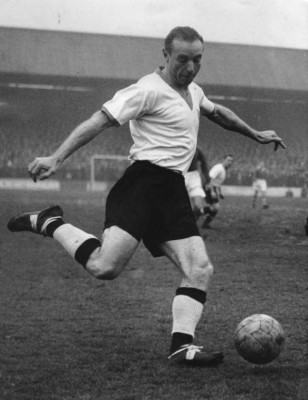 Los 15 grandes futbolistas que se retiraron después de los 40 años