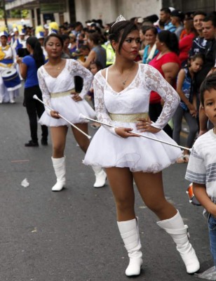 Las palillonas que se robaron las miradas en desfiles en San Pedro Sula