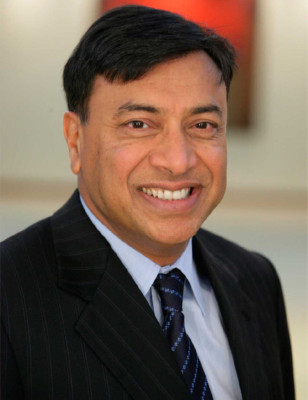 Los grandes magnates del fútbol .