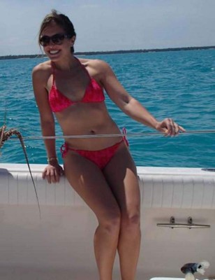 GALERÍA: Así es Christine, la niñera sexi que rompe corazones