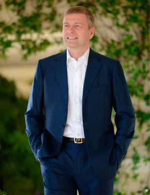 Los grandes magnates del fútbol .