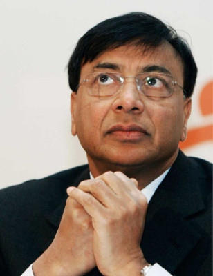 Los grandes magnates del fútbol .