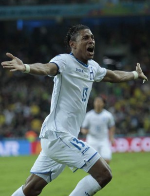 Las celebraciones curiosas y llamativas de Carlo Costly