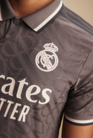 Lo presenta con Mbappé y una leyenda: Así es el tercer uniforme del Real Madrid para la temporada 2024-25
