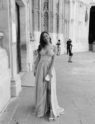 ¡Una belleza! La estudiante de arquitectura que va a consolar a un Asensio destrozado