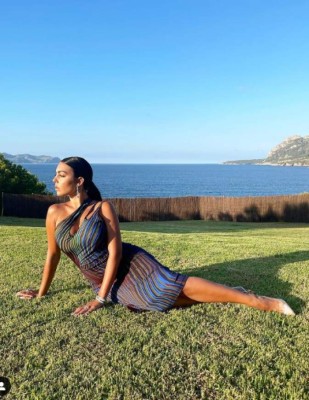 Cristiano Ronaldo se rinde a Georgina Rodríguez y el 'colado' en las nuevas fotos de las vacaciones de CR7