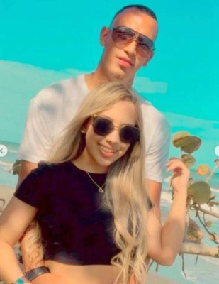Jugador de Real España flechado por una hermosa 'rubia': Las parejas más estables en el fútbol hondureño