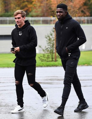 Fotos: Seleccionados de Francia y su extravagancia forma de vestir