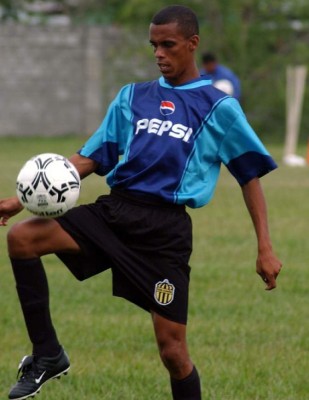 Estrellas del fútbol hondureño que se retiraron en el olvido