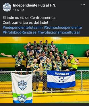 Los hondureños celebrando su campeonato en las graderías.