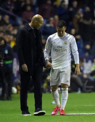 Caras largas, el gesto de Hazard tras la nueva lesión y el 'look' de Isco en la derrota del Real Madrid&nbsp;&nbsp;