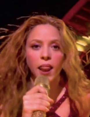 Hacen trizas con burlas a Shakira por sacar la lengua en show del Super Bowl
