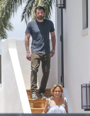Filtran fotos de Jennifer Lopez y Ben Affleck juntos en Miami; captados en un balcón y en el gym