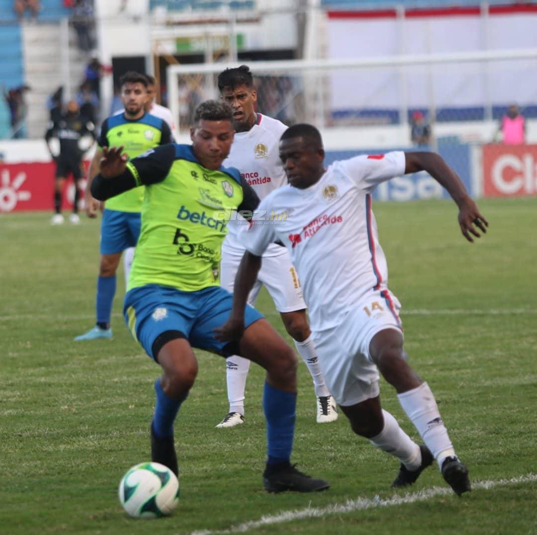 Ángel Villatoro also performs defensive duties with the Pamperos.