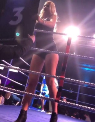 Increíble transformación: De sexy golfista viral de día a 'chica del ring' de boxeo por la noche &nbsp;&nbsp;