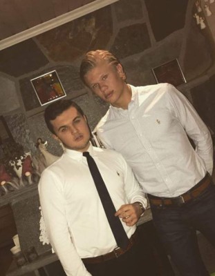 Sierra en mano, guantes y muchos árboles: Erling Haaland y sus días como leñador durante sus vacaciones en Noruega