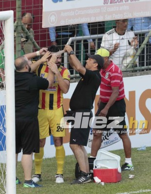 NO SE VIO: Aficionados terminan gaseados por la policía en el clásico sampedrano