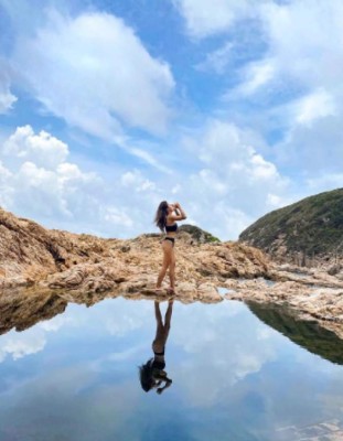 Famosa influencer pierde la vida por intentar sacarse la mejor selfie; murió al caer por una cascada