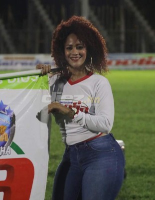 Con danzas, corte de cinta y tremenda fiesta se inauguró alumbrado del estadio de Tocoa