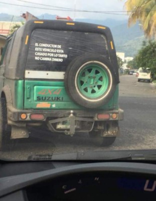 ¡Para morirse de la risa! Los insólitos mensajes que se ven en buses y taxis de Honduras