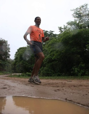 Golfran, el campeón que cultiva frijoles, maíz y maratones