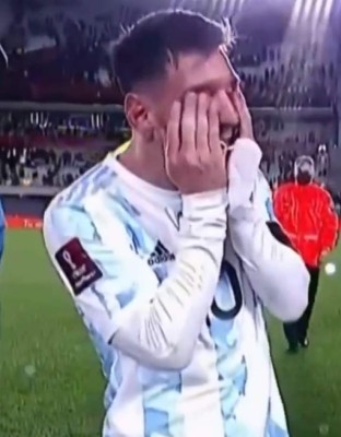 La inolvidable noche de Messi: tres goles, rompe récord, se pone a llorar y descontrol al festejar con la afición