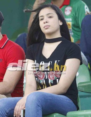 ¡LO MÁS LINDO! Las bellas mujeres que adornaron la jornada de clásicos en Honduras