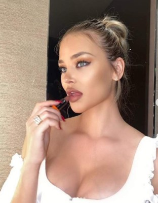 Revuelo por las fotos de la novia Luka Jovic en el supermercado con un look desconcertante