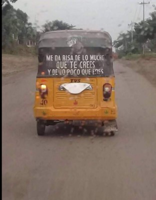 ¡Para morirse de la risa! Los insólitos mensajes que se ven en buses y taxis de Honduras