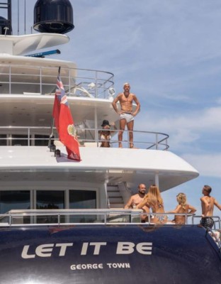 Las vacaciones de Theo Hernández y su nueva novia en Ibiza que están dando de qué hablar