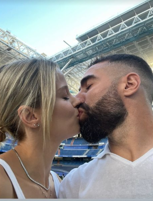 Sorprendieron a sus novias en San Valentín; el tremendo regalo de Memphis Depay para Griezmann por su amistad