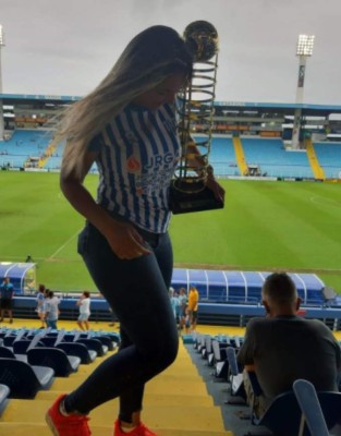 Así es Juliana, la espectacular rubia y futbolista que hace suspirar con sus fotos en Instagram