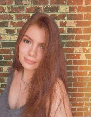 Conoce a Iving Bruni, la hermosa pelirroja que se robó el corazón de Denil Maldonado