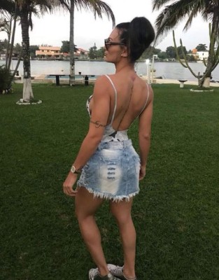 Brutal paliza de luchadora de la MMA a un hombre que se masturbaba durante su sesión de fotos