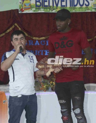 FOTOS: Así fue la visita de Alberth Elis en escuela de Chamelecón