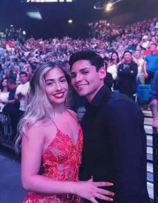 Escándalo: El boxeador que fue captado siéndole infiel a su novia embarazada con una influencer