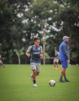 ¡Una mesa de billar! Es considerada como una de las mejores canchas de grama natural en San Pedro Sula