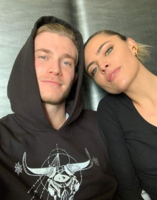 Fotos: Karius planta al Liverpool y se marcha a Grecia con su espectacular novia