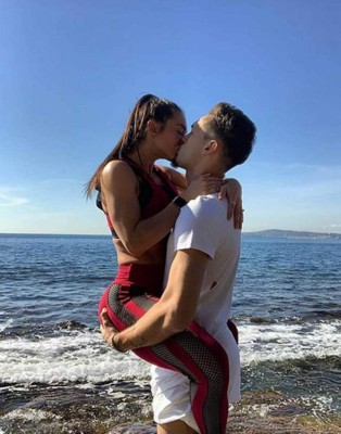 No es filtración: Impactados en Francia por fotos desnuda de mujer de futbolista del Marsella