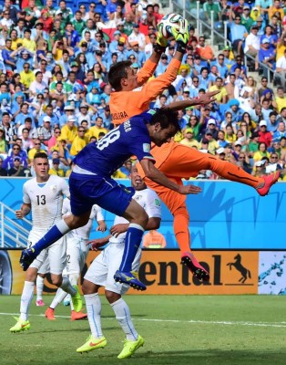 Uruguay le ganó a Italia 1-0 y se clasificó a los octavos