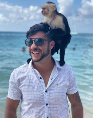 FOTOS: Roatán, 'inundada' de bellas turistas para la semana Morazánica 2019