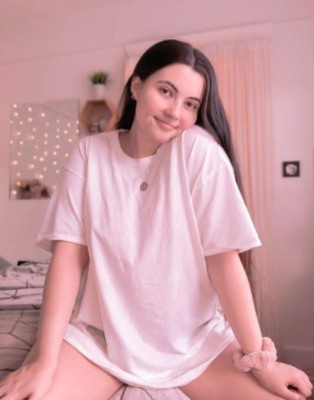 El drama de una joven influencer que es alérgica al agua: un sorbo le corta la lengua y sus lágrimas le hacen daño