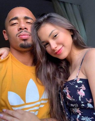 Increíbles reglas de mamá: La infartante novia de Gabriel Jesus a quien no puede besar