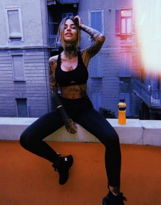 La picante modelo italiana que captaron con el 'Kun' Agüero en una discoteca