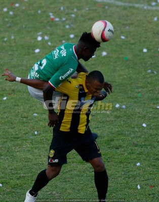 FOTOS: ¡Patadas, empujones, codazos y peleas que dejó el clásico sampedrano!