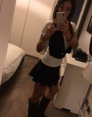 Crack italiano le pide a su hermosa madre que no suba más fotos sensuales en Instagram