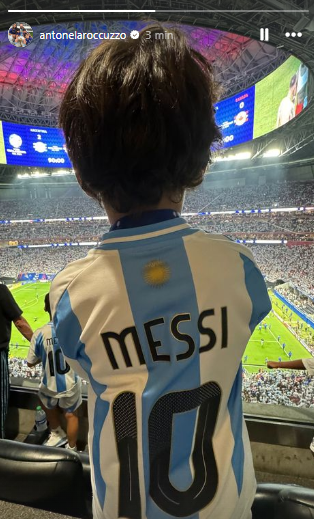 El gesto de Messi con Alphonso Davies y la marca de Julián Álvarez en su cuello; el “beso de la suerte” para la Copa América