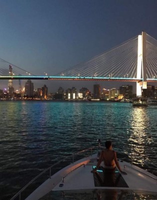 Así viven los grandes cracks en Asia: Autos, aviones, yates y edificios de lujos