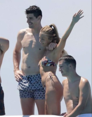 Cazado con una infartante israelí: Las vacaciones de Courtois tras su eliminación en la Eurocopa