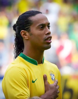 El infierno de Ronaldinho: De ser el rey del Barcelona a las deudas y problemas con la justicia